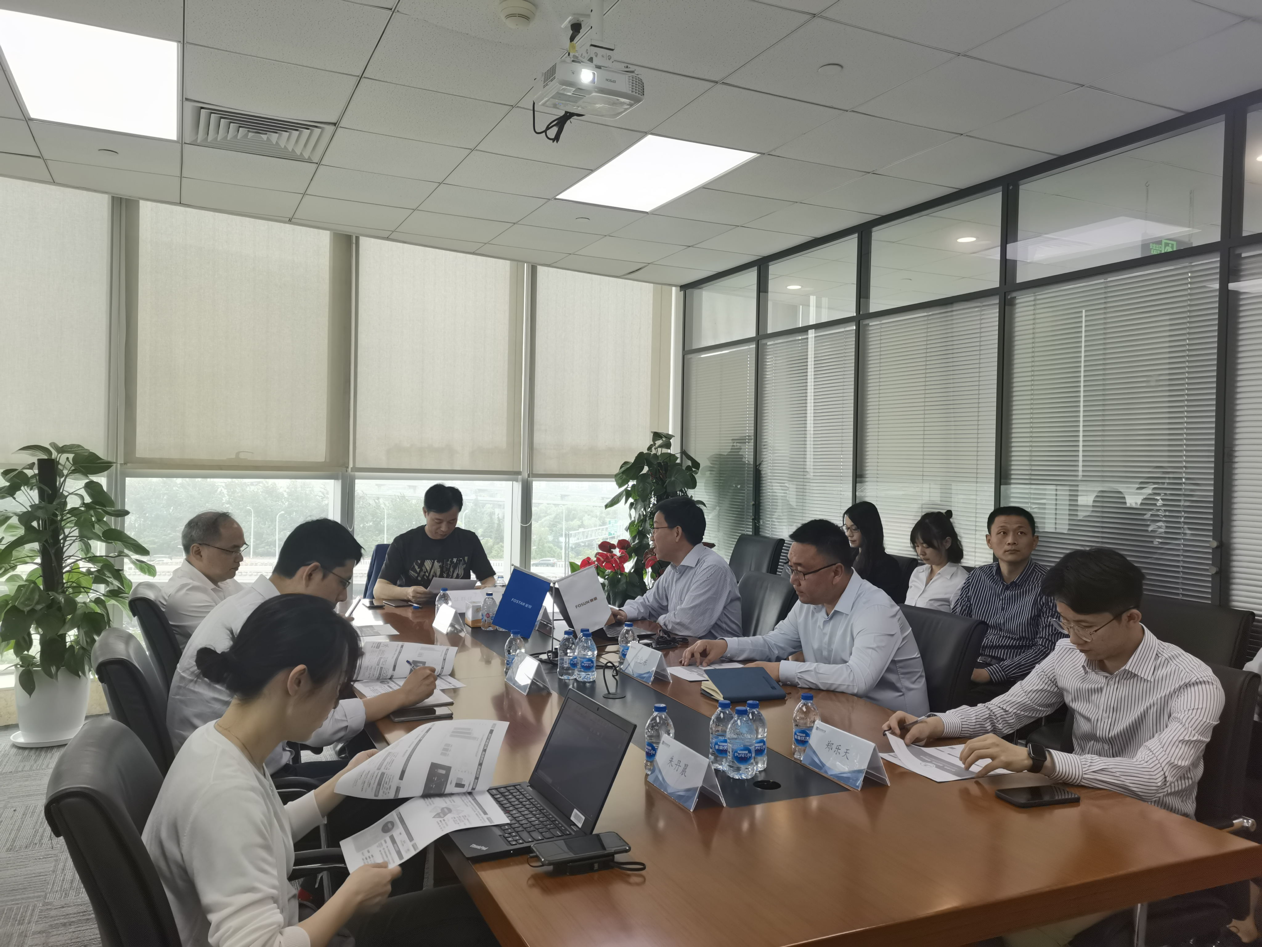 座谈会1.jpg